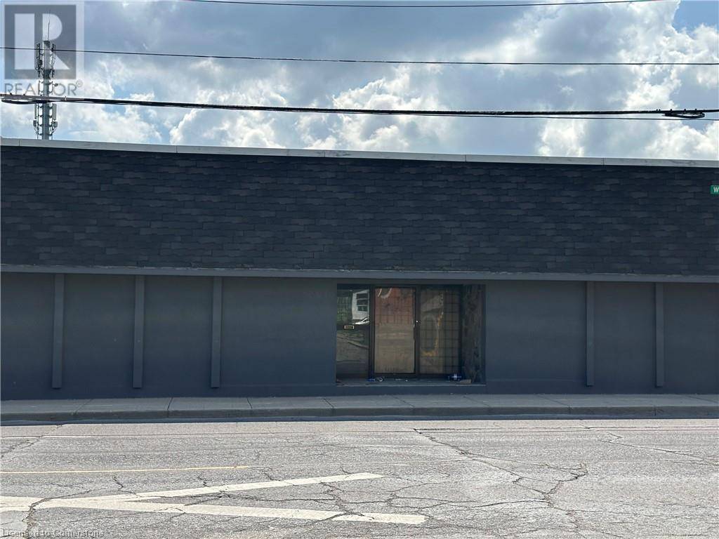 Hamilton, ON L8L5W3,360 North WENTWORTH ST North #2