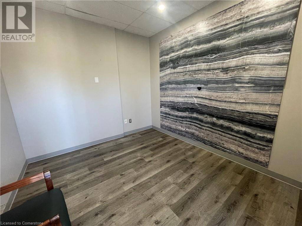 Dundas, ON L9H7M8,2 CASTLEWOOD BLVD #12
