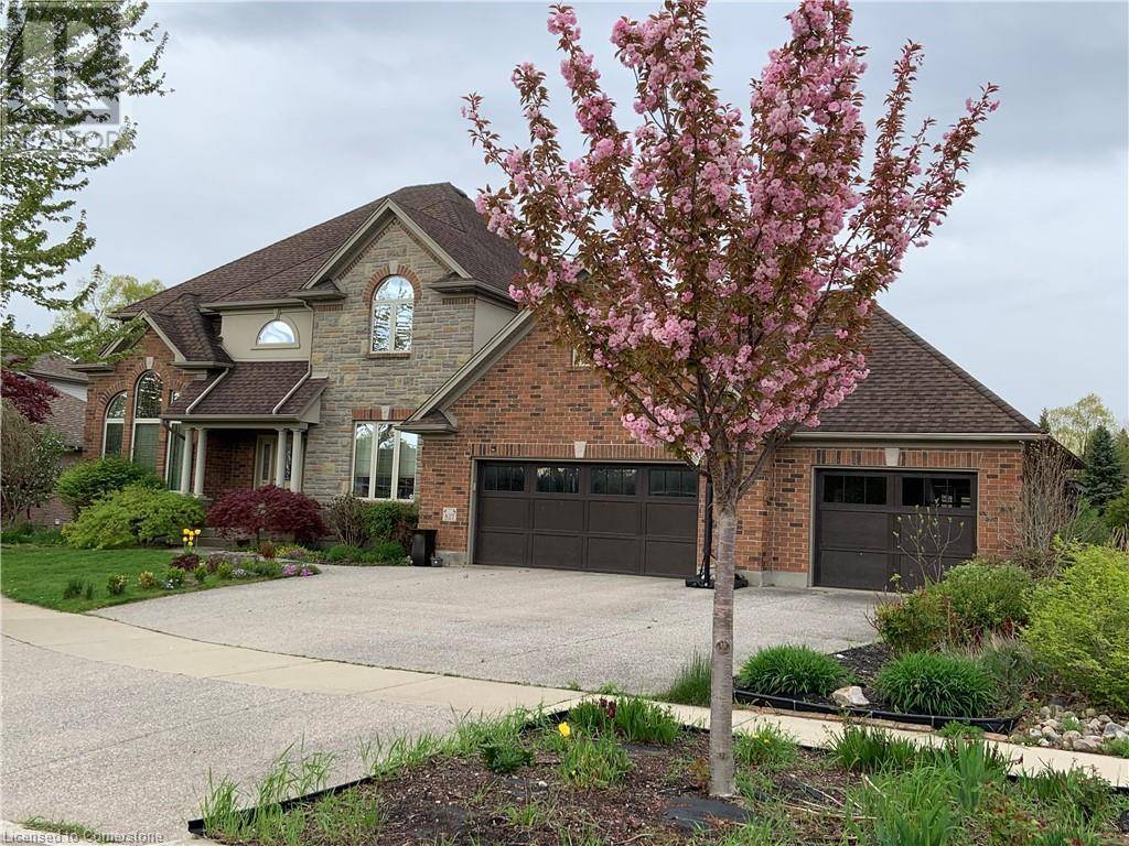 Waterloo, ON N2V2R3,827 BIRCHMOUNT Drive