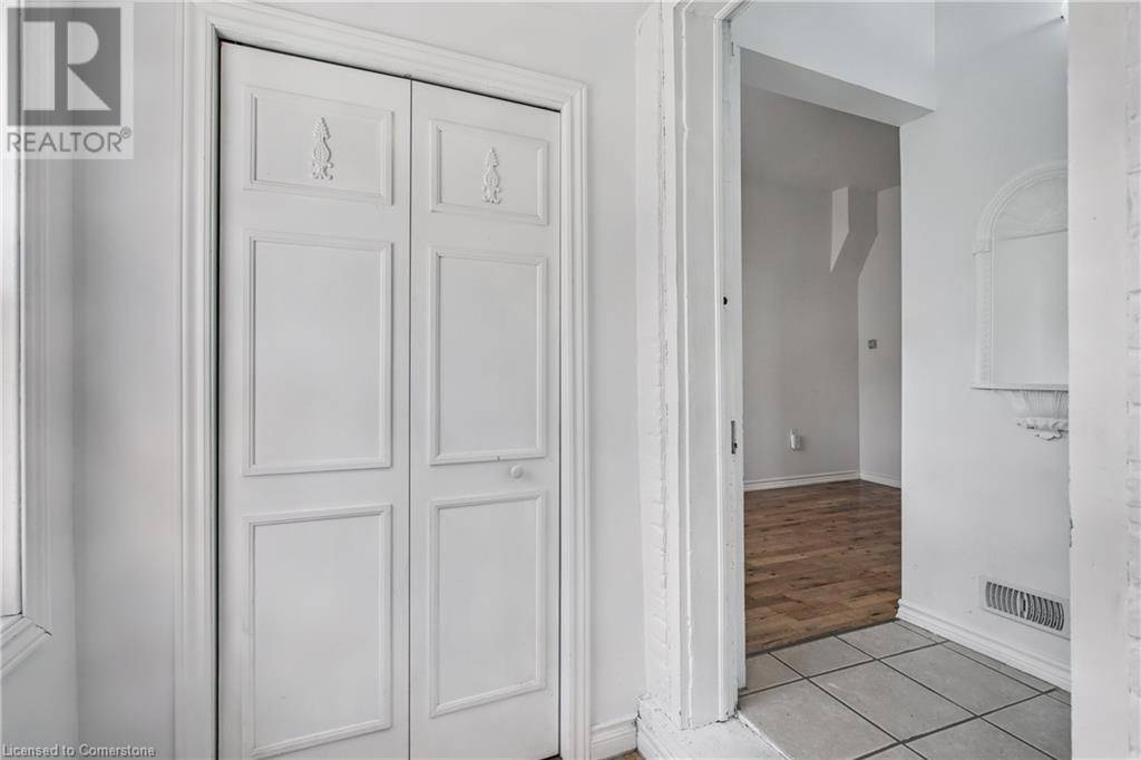 Hamilton, ON L8P1K3,385 MAIN Street W