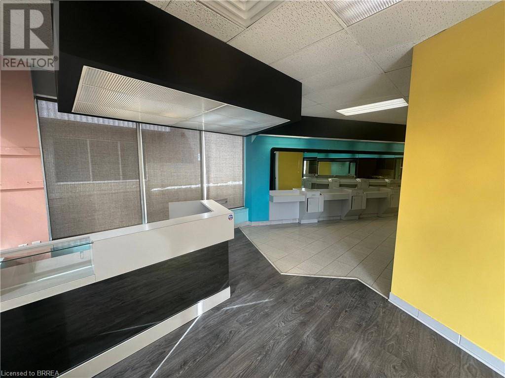 Hamilton, ON L8V5B5,86 MALL RD #B1