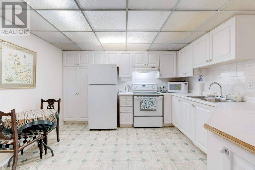 Burlington, ON L7L5V7,5080 PINEDALE AVE #207