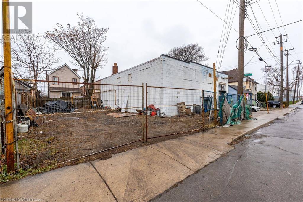Hamilton, ON L8L5J8,24 CLARK Avenue