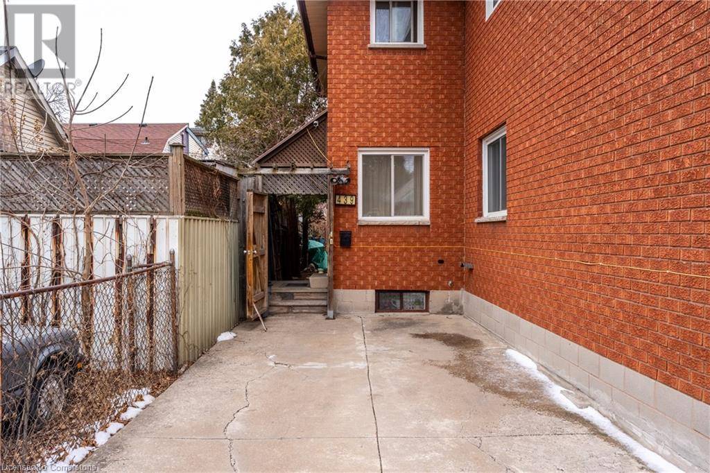 Hamilton, ON L8L1R1,439 KING WILLIAM Street