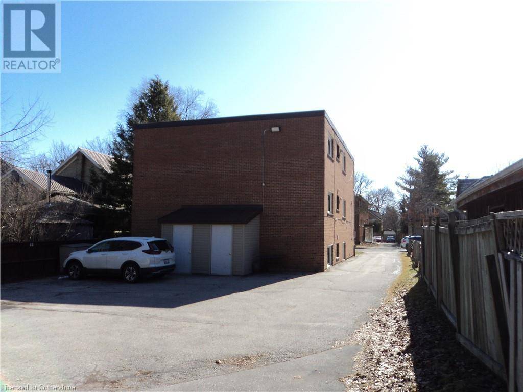 Elmira, ON N3B2R6,44 MEMORIAL Avenue