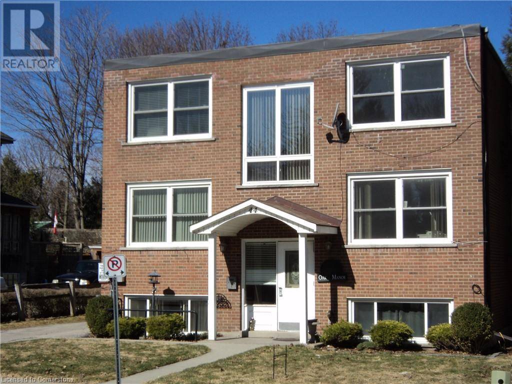 Elmira, ON N3B2R6,44 MEMORIAL Avenue