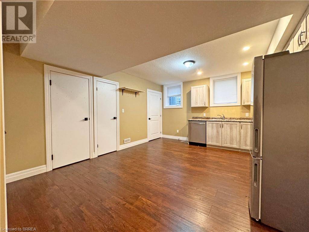 Brantford, ON N3S4T9,345 MARLBOROUGH ST #Lower
