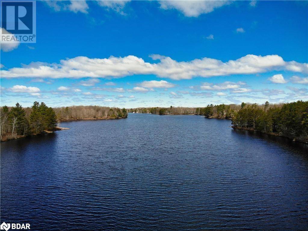 Georgian Bay, ON P0C1H0,18 HAWKINS POINT Road