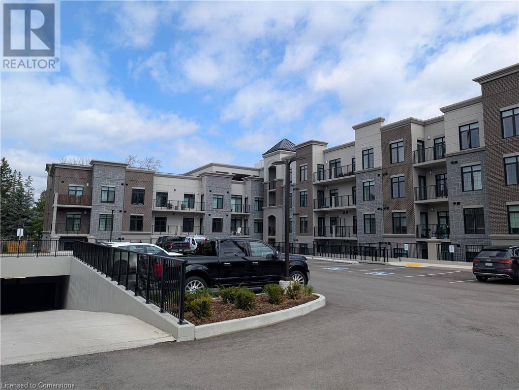 Ancaster, ON L2G1N4,153 WILSON ST West #215