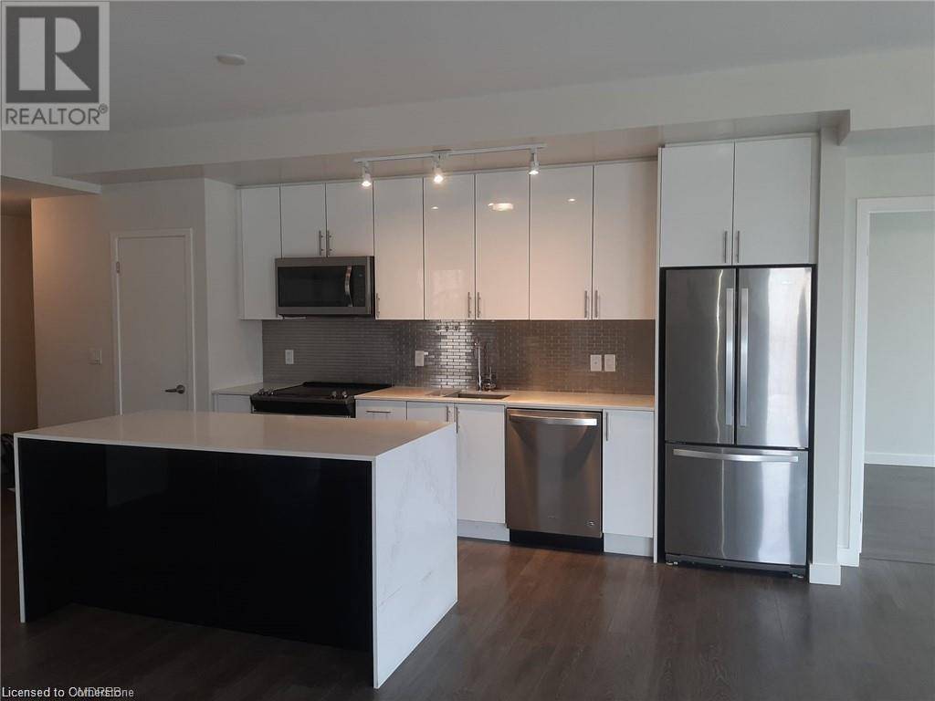 Oakville, ON L6H7C3,150 SABINA DR #207