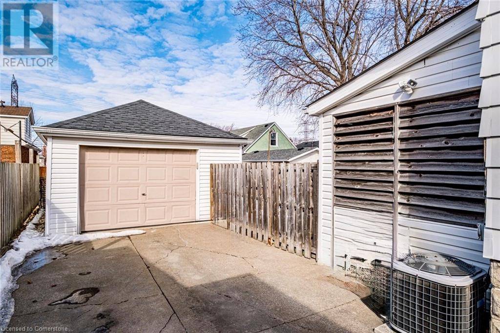 Hamilton, ON L8K3K1,134 CRAIGROYSTON Road