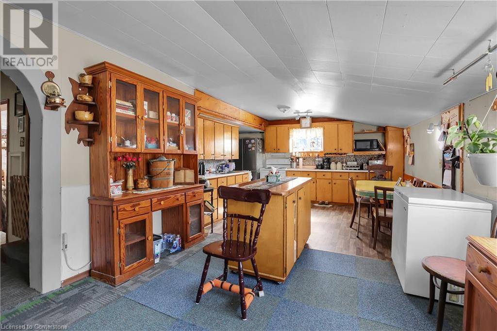 Stoney Creek, ON L8J2X4,1047 RIDGE Road