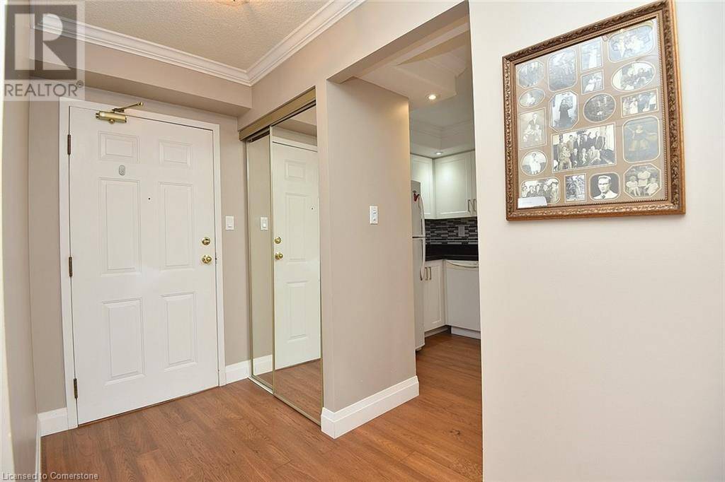 Burlington, ON L7L5V6,5070 PINEDALE AVE #203
