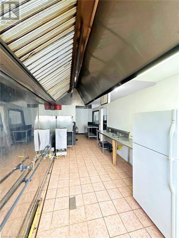 Hamilton, ON L8L2V5,28 BARTON Street E