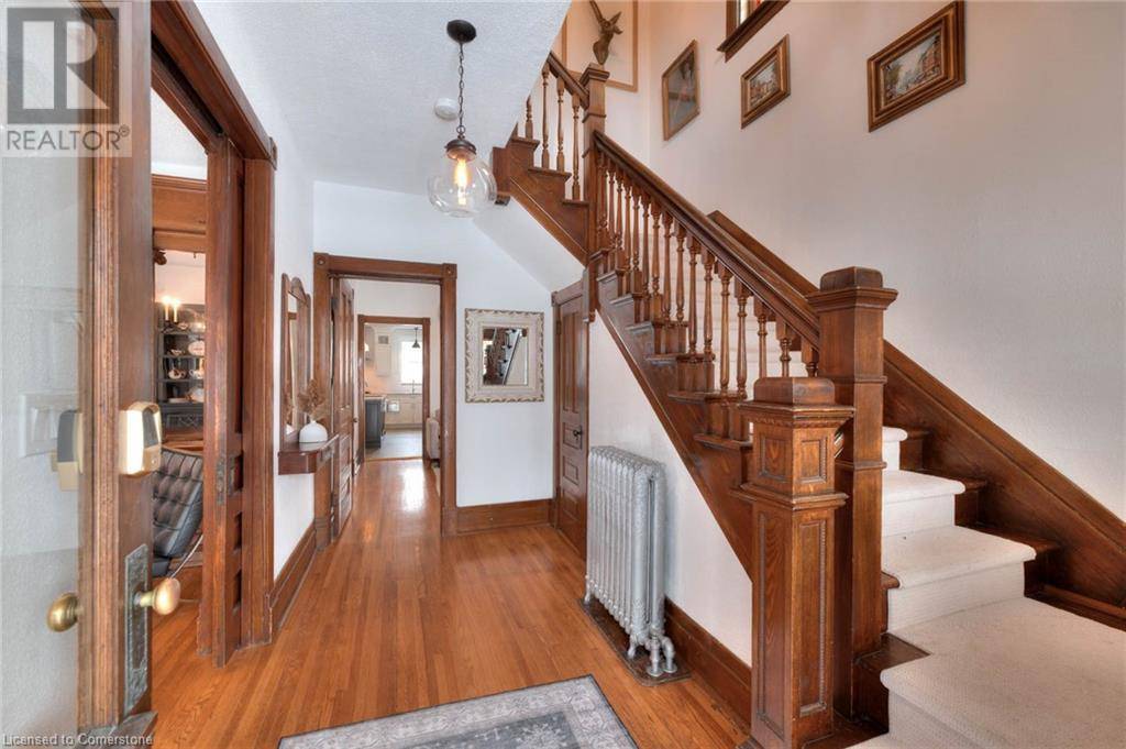 Kitchener, ON N2G1W7,350 QUEEN Street S
