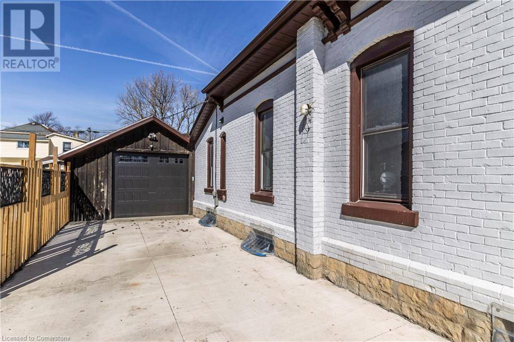 St. Thomas, ON N5R2M5,30 ERIE Street