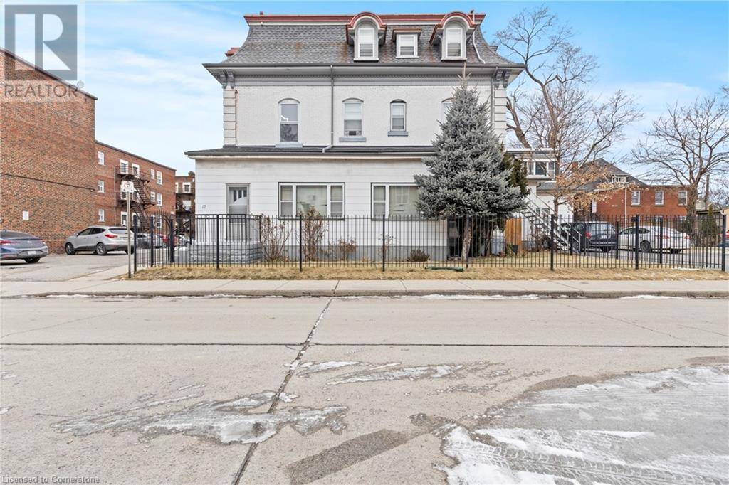 Hamilton, ON L8N1W4,17 WEBBER Avenue