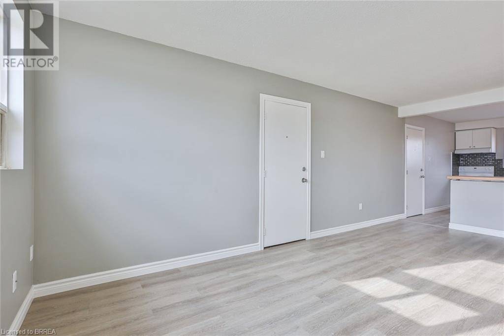 Brantford, ON N3S4M9,84 LYNDHURST ST #1