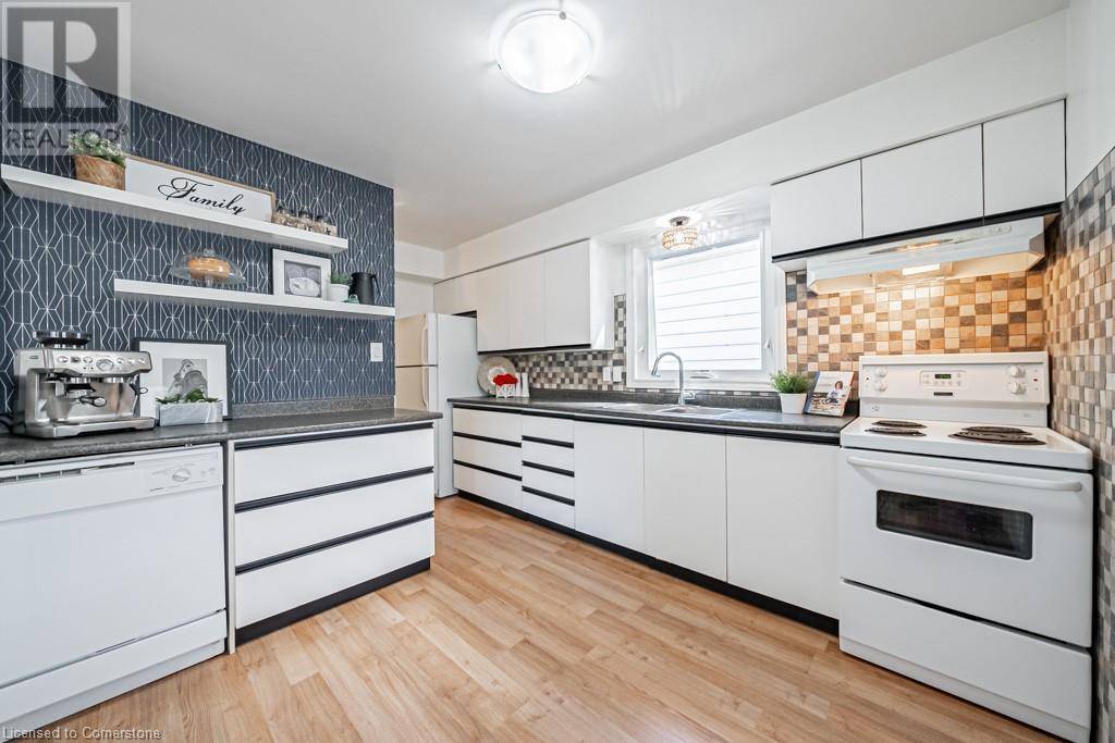 Mississauga, ON L5E2C8,1089 MEREDITH Avenue