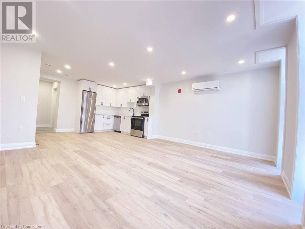 Hamilton, ON L8L2Z5,588 BARTON ST East #15