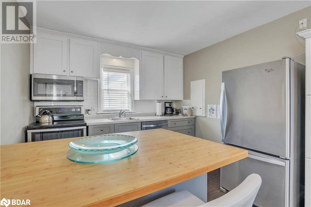 Barrie, ON L4N1W7,15 PARKSIDE DR