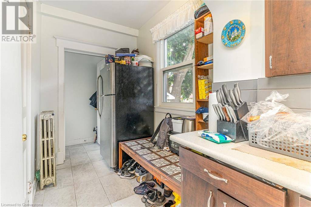 Hamilton, ON L8K2S9,74 KENILWORTH Avenue S
