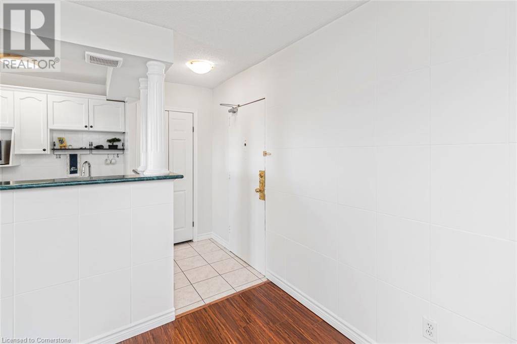 Hamilton, ON L8G1B4,851 QUEENSTON RD #404