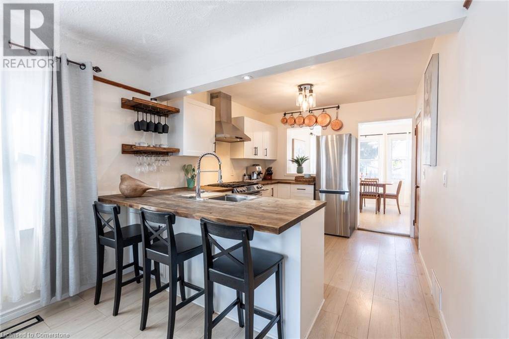 Hamilton, ON L8H5A3,45 BARONS Avenue