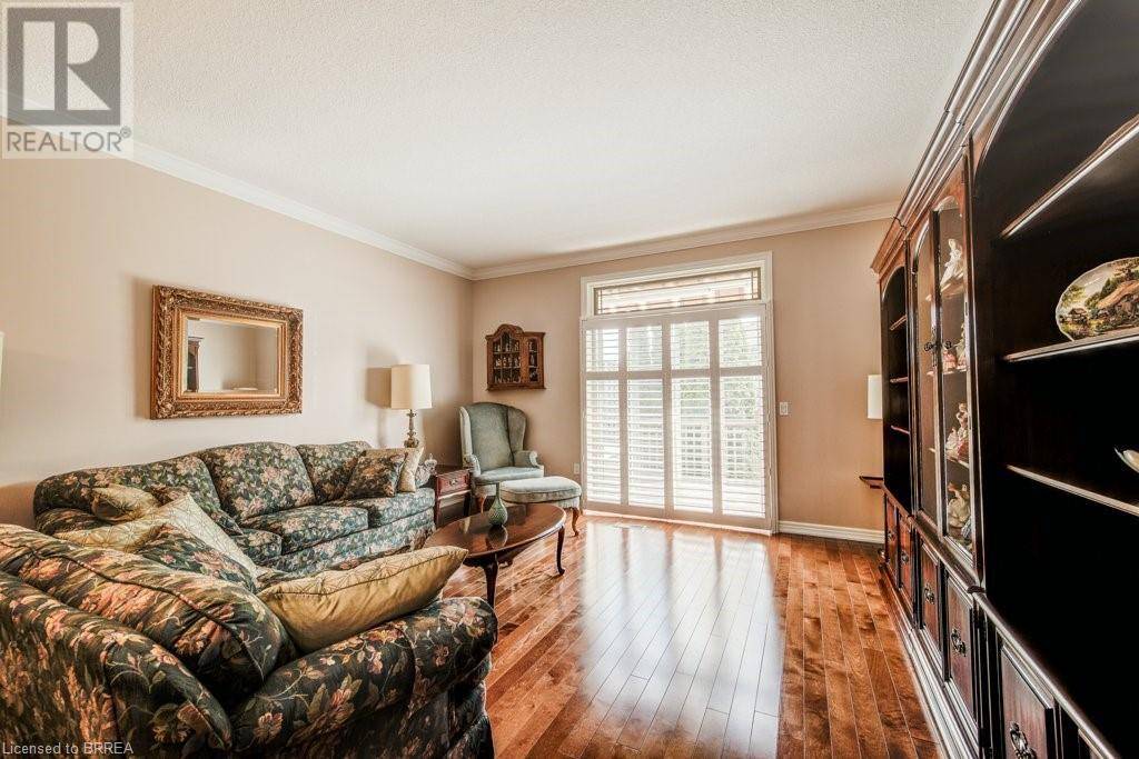 Cambridge, ON N1R8P9,20 ISHERWOOD AVE #107