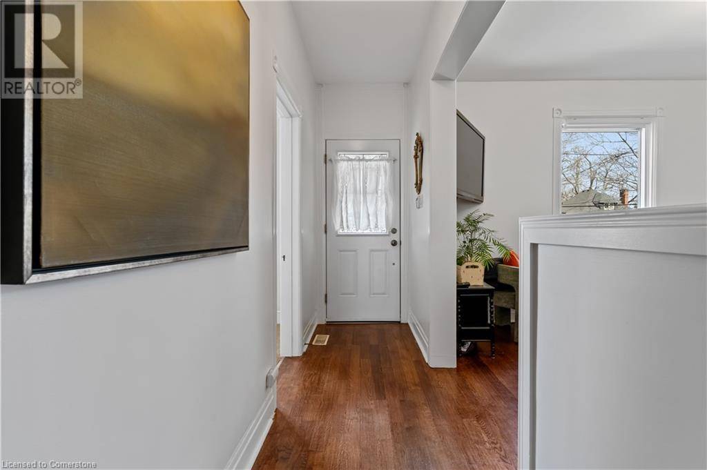Hamilton, ON L8P2X3,245 HILLCREST Avenue