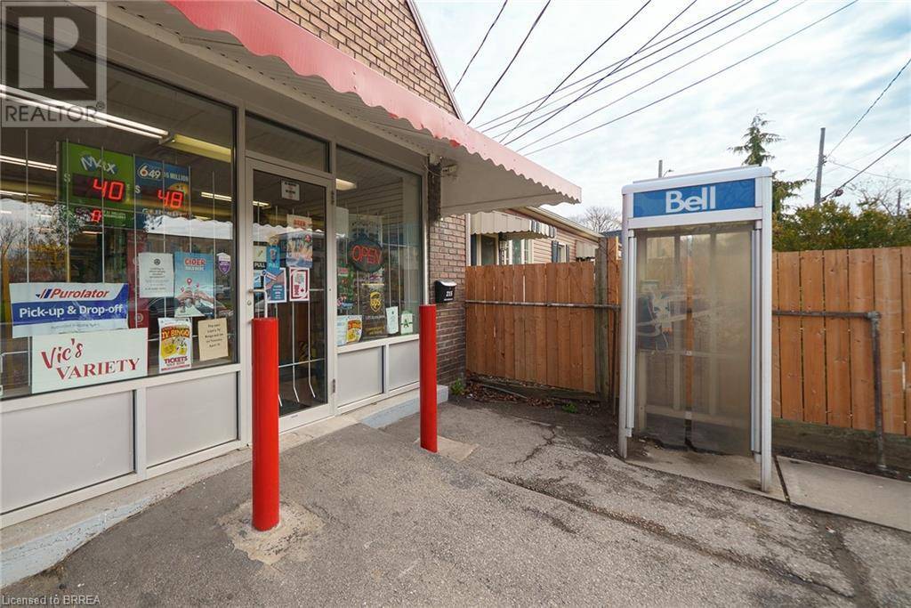 Brantford, ON N3T4Y3,215 GRAND RIVER Avenue