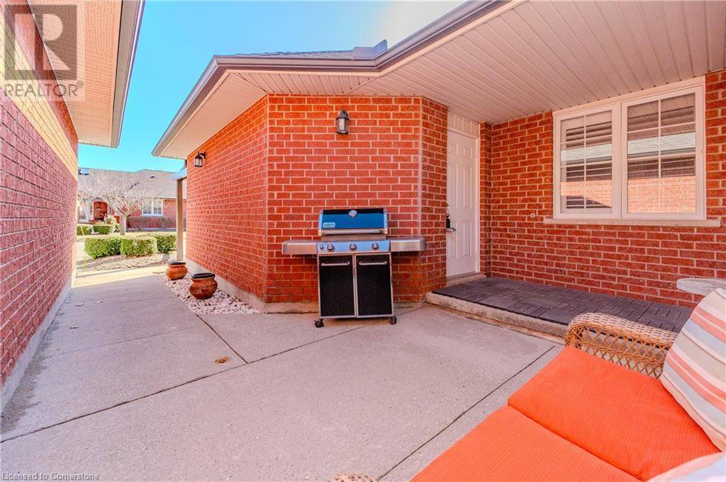 Cambridge, ON N1R8L5,10 ISHERWOOD AVE #18