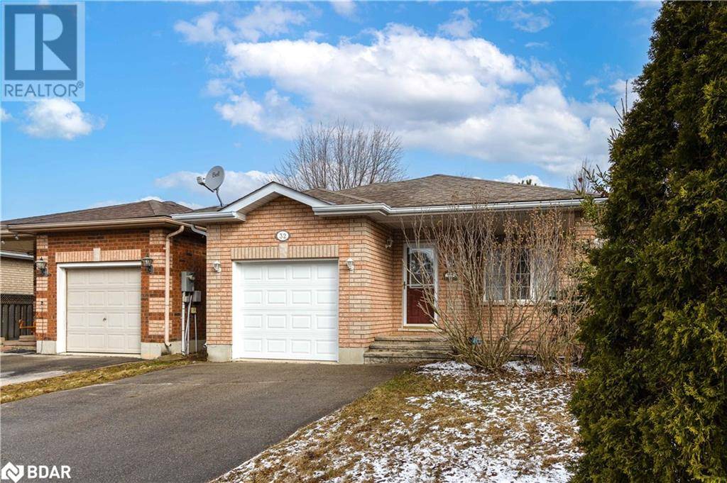 Barrie, ON L4N9M8,32 LUCAS Avenue