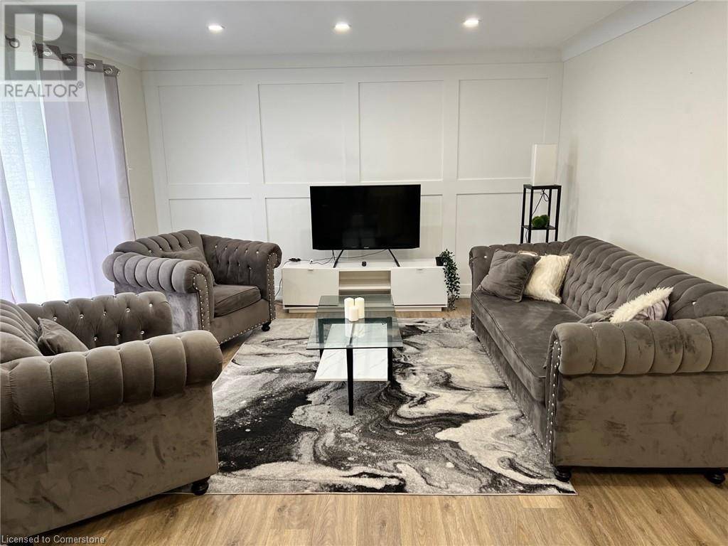 Hamilton, ON L8H6T8,583 BARNABY ST #Main