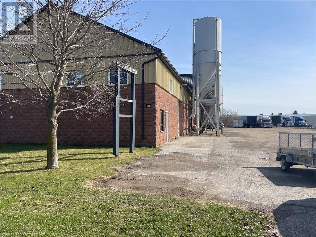 New Hamburg, ON N3A2H1,95 HAMILTON Road