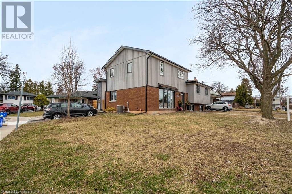 Hamilton, ON L8T3B5,8 BANFF Drive