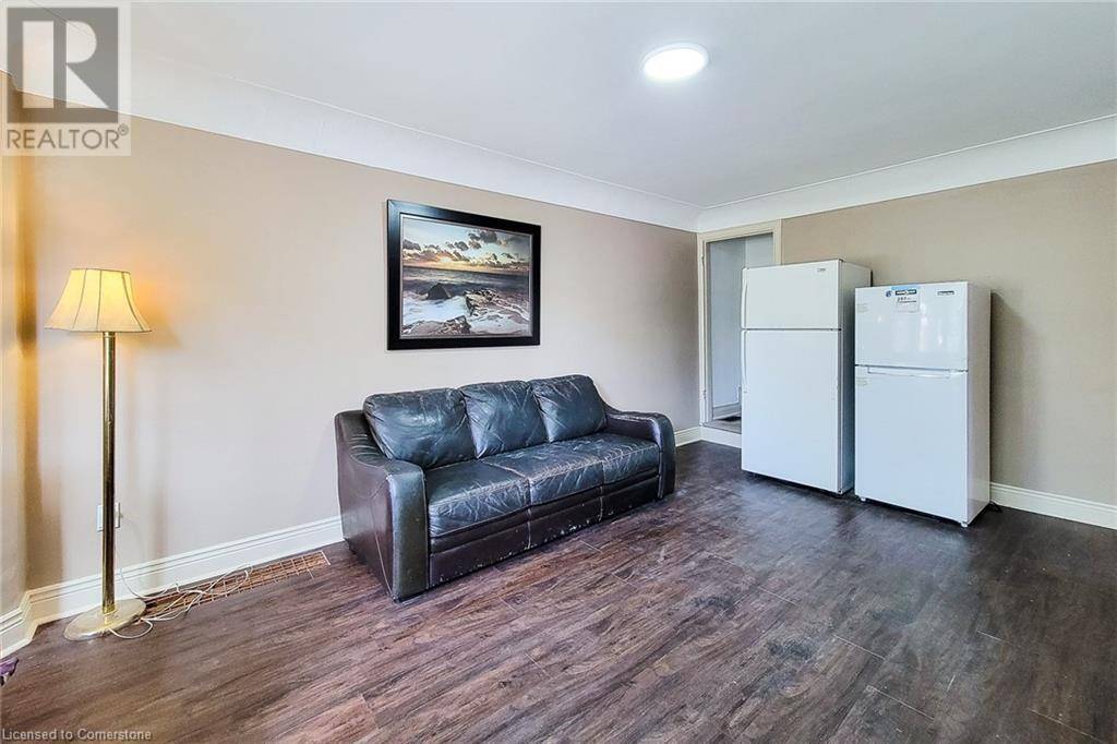 Hamilton, ON L8S3A6,33 NORFOLK Street S