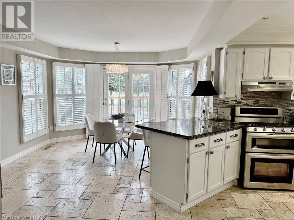 Burlington, ON L7M3V4,2056 HADFIELD Court