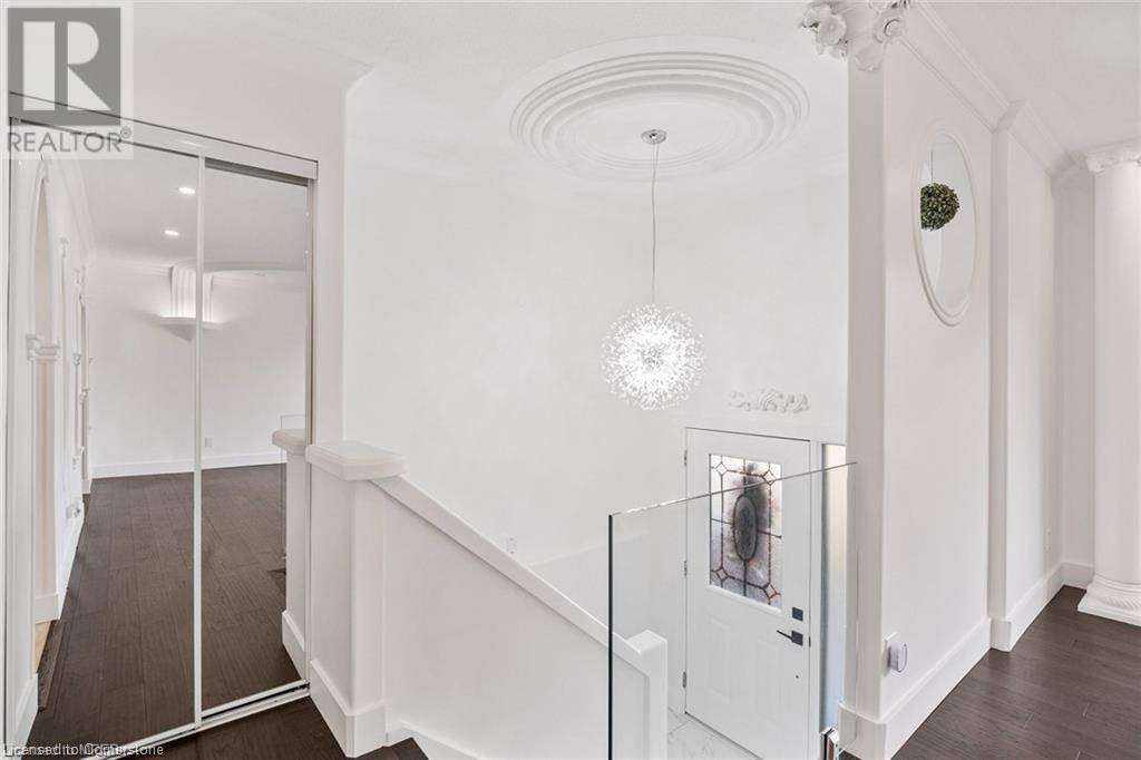 Kitchener, ON N2M2H2,218 INGLESIDE PL #Upper