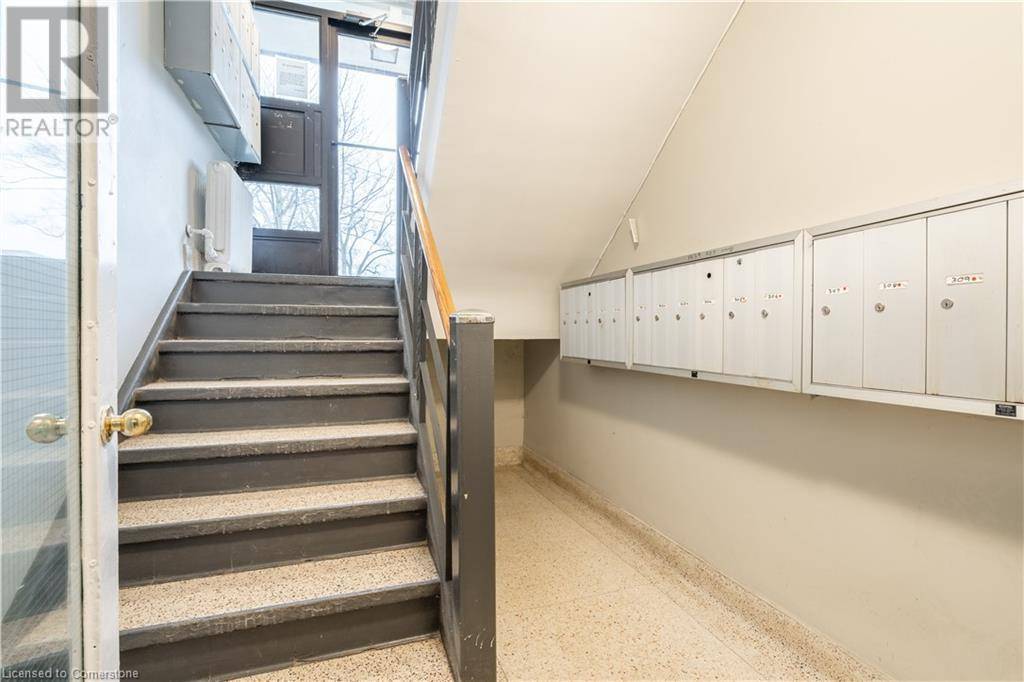 Hamilton, ON L8S2N5,37 MERICOURT RD #108