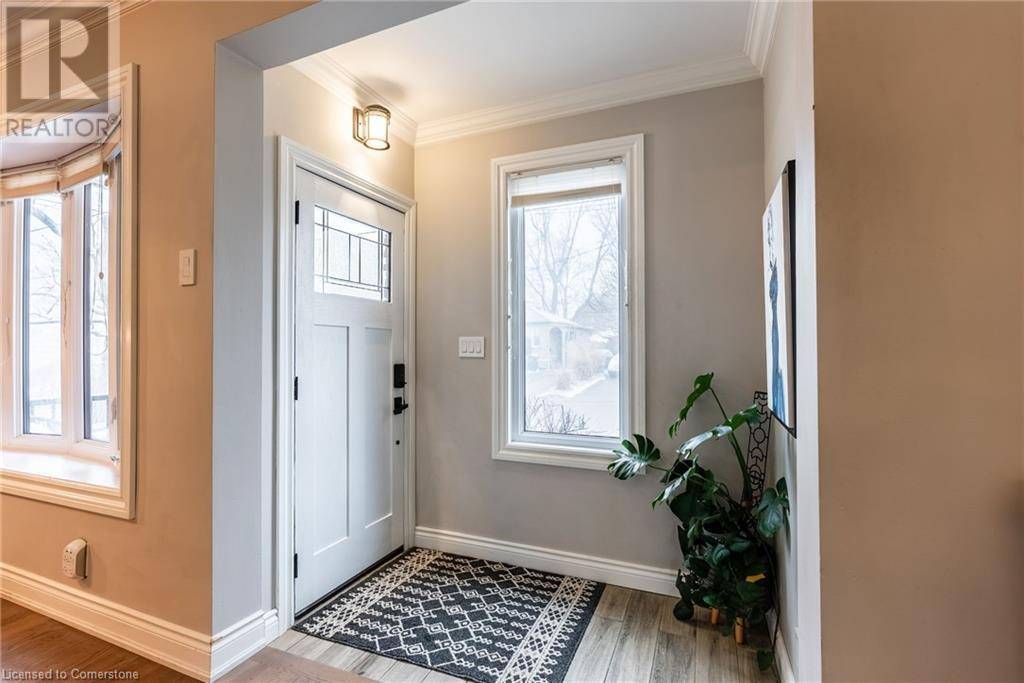 Mississauga, ON L5E1N6,892 SIXTH Street