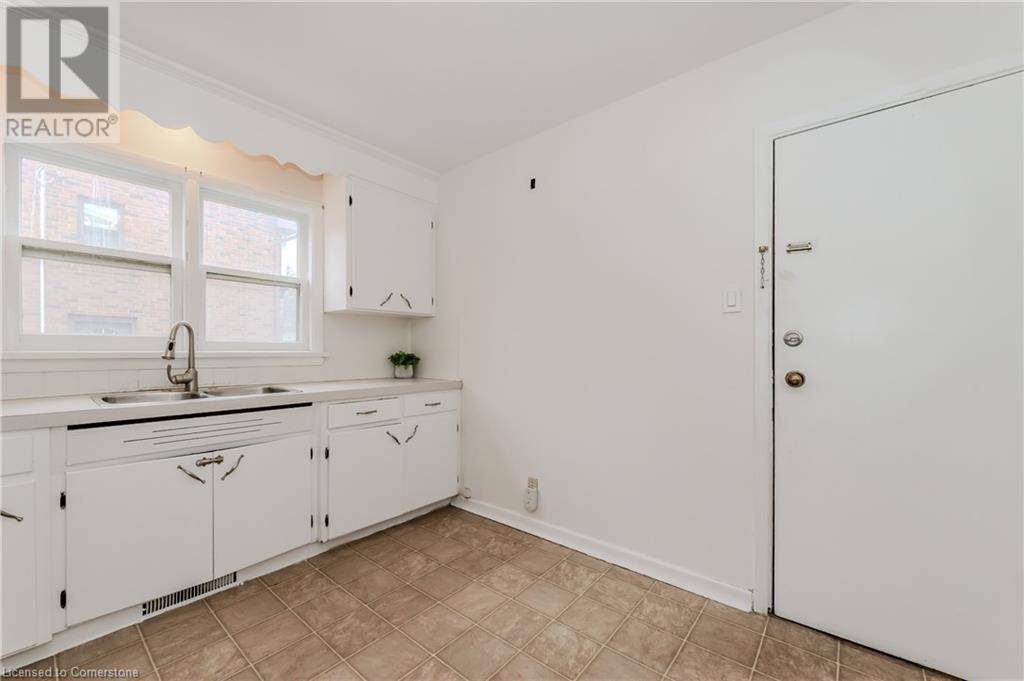 Kitchener, ON N2H2G5,119 FAIRMOUNT Road