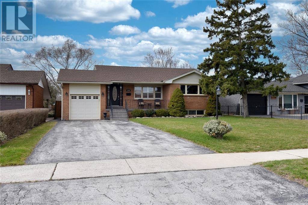 Burlington, ON L7P2N5,1204 TAVISTOCK Drive