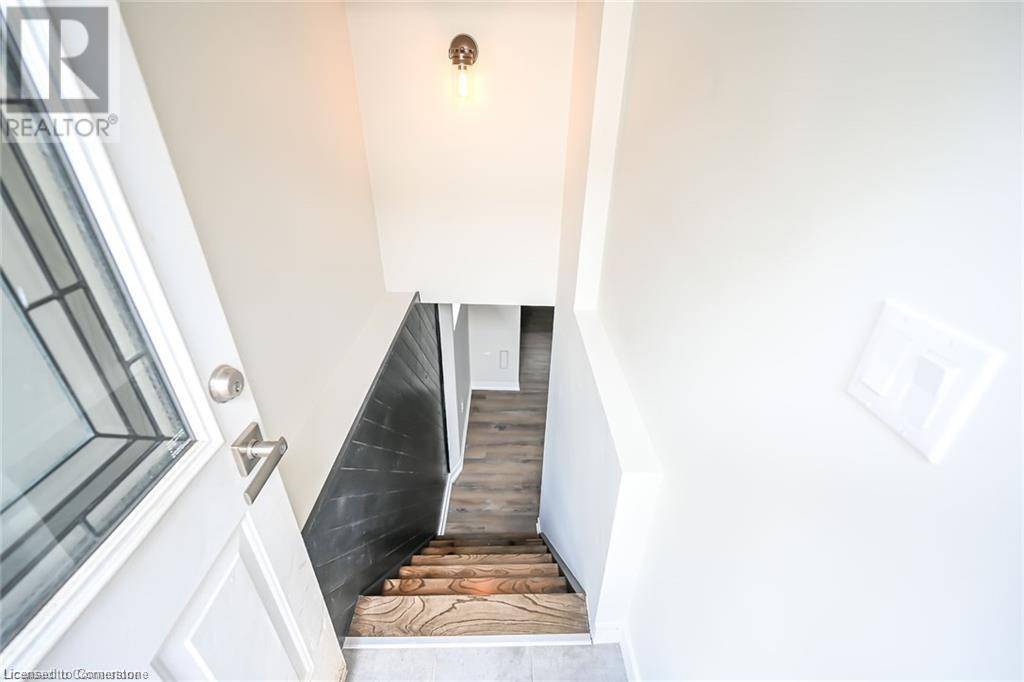 Hamilton, ON L8H3C3,43 MAHONY AVE #2