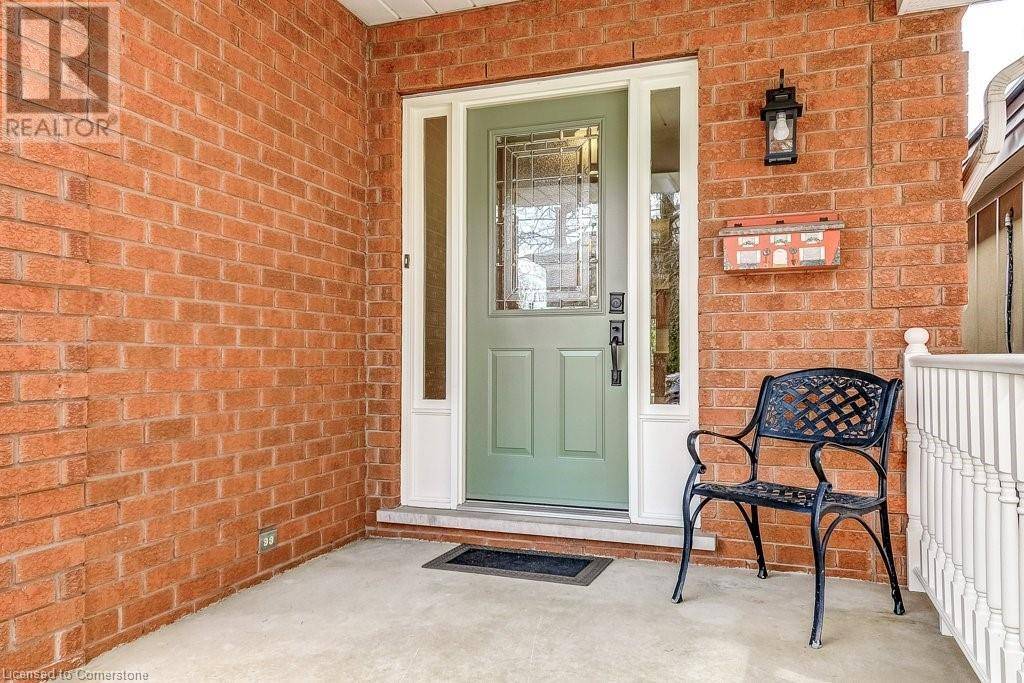 Hamilton, ON L8P4L9,462 DUNDURN Street S