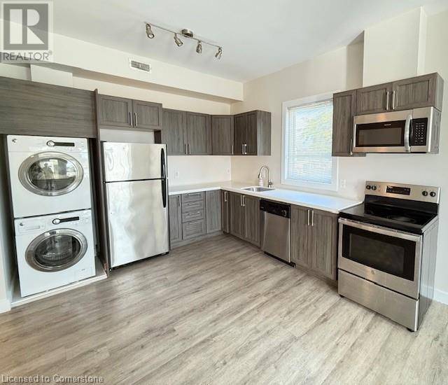 Hamilton, ON L8R1N4,161 WELLINGTON ST North #202