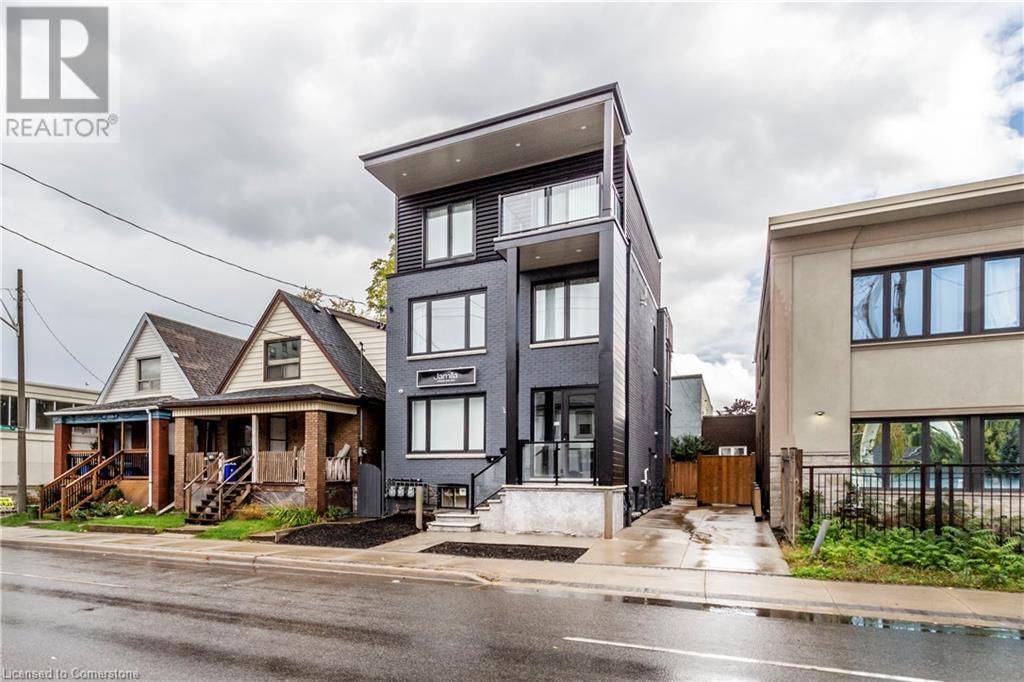 Hamilton, ON L8R1N3,144 WELLINGTON ST North #2