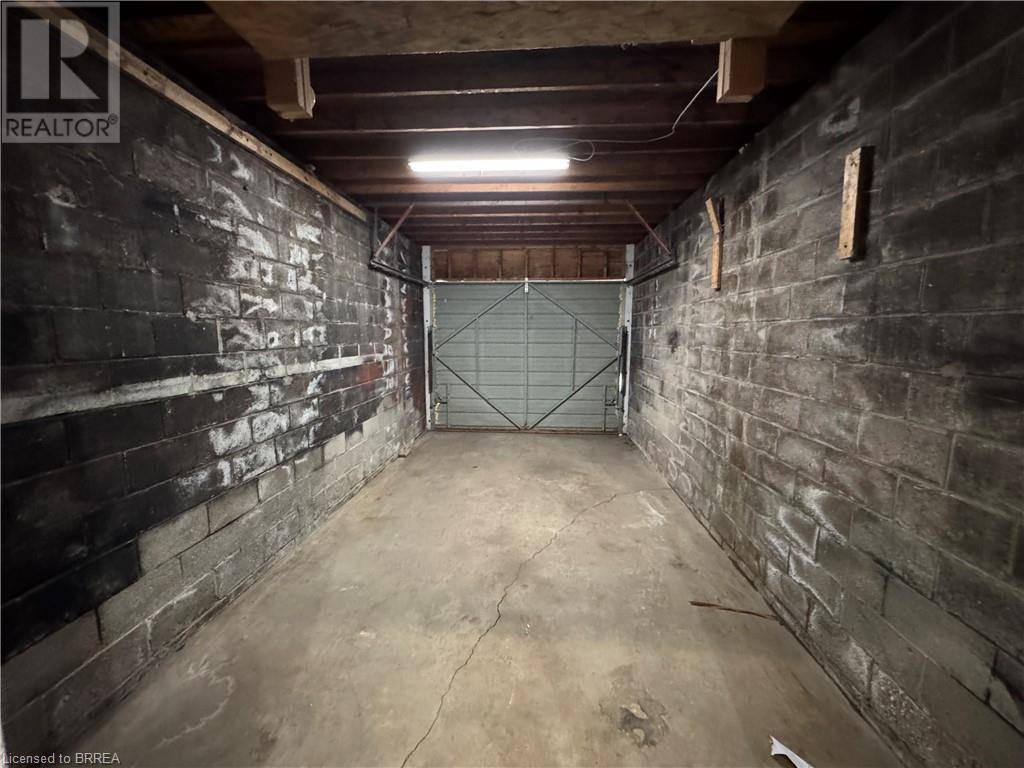 Brantford, ON N3S2G8,197 ERIE AVE #Rear #1