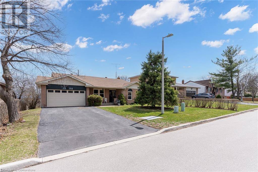 Oakville, ON L6H2M8,1252 LAKEVIEW Drive