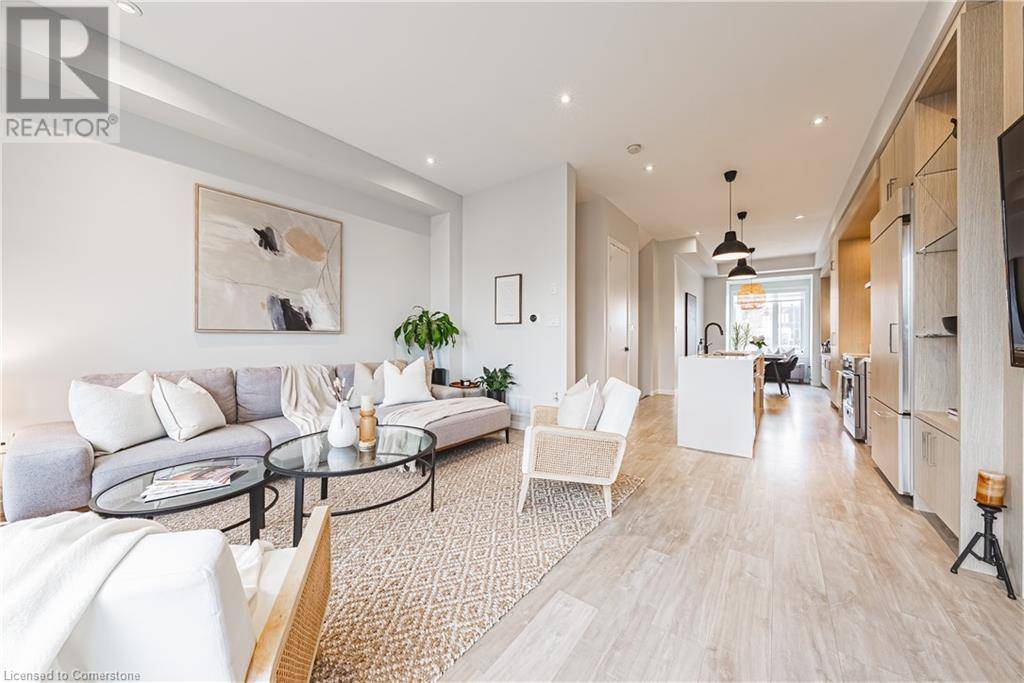 Oakville, ON L6L6W2,266 VELLWOOD Common